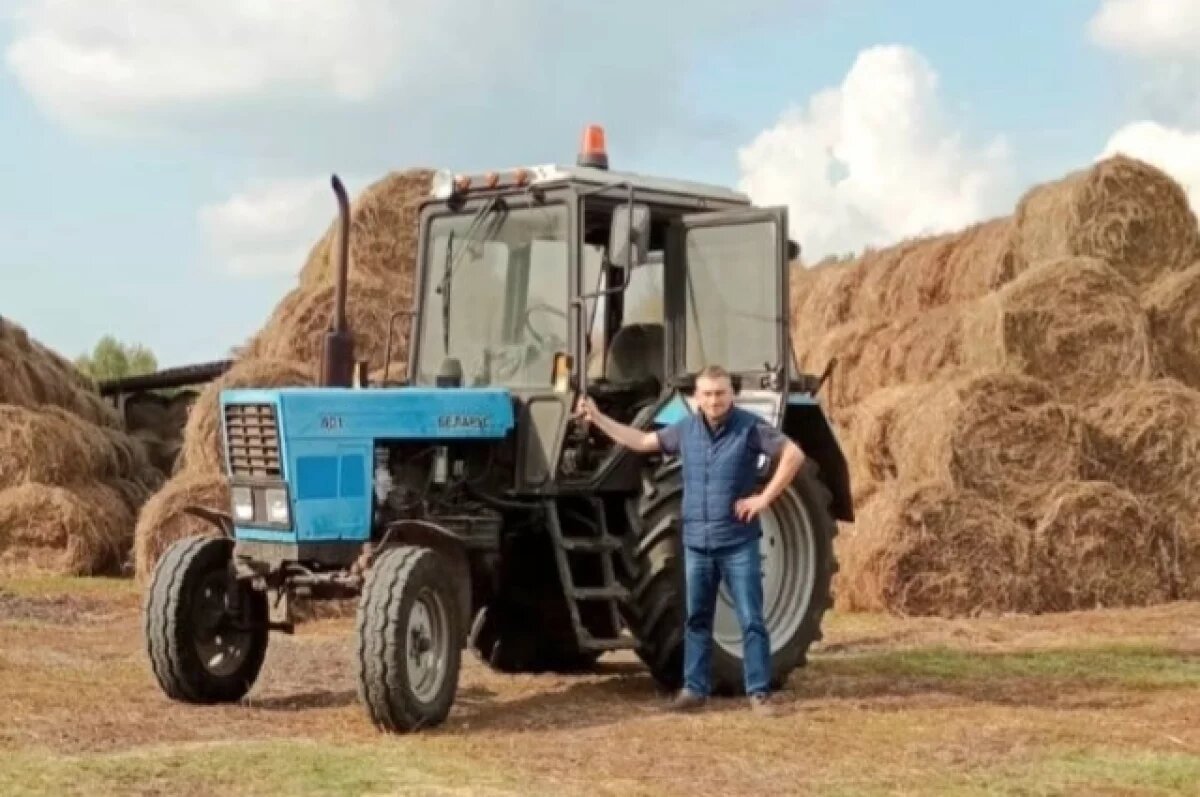    Потомственный фермер Константин Киселёв получил на льготных условиях трактор и оборудование для заготовки кормов.