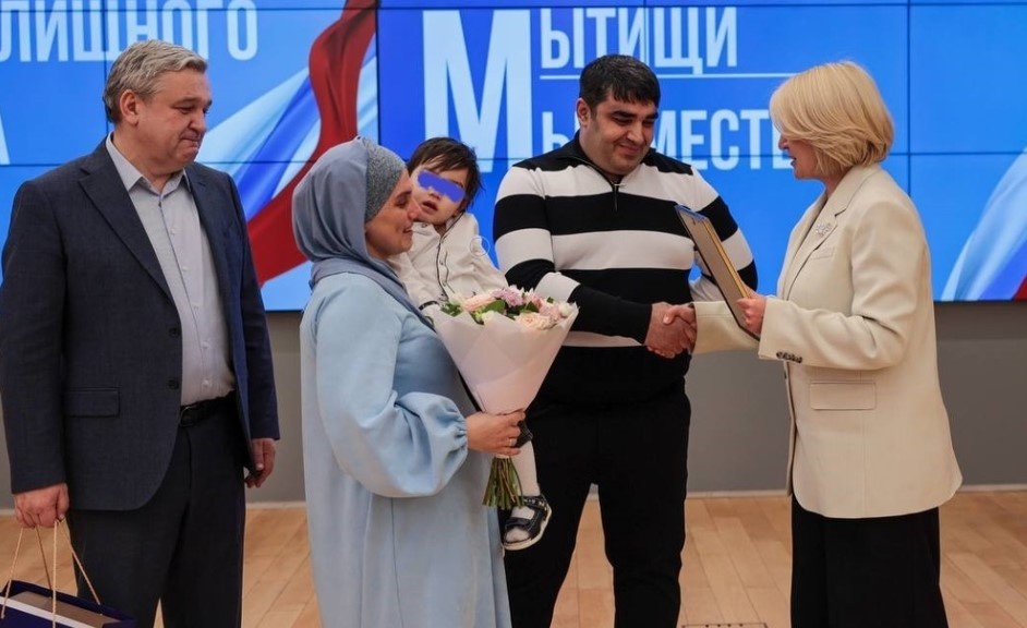 Фото с церемонии вручения сертификатов.