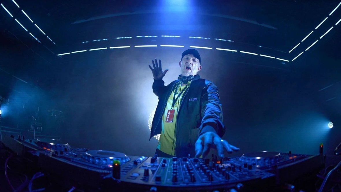    Кадр из фильма «Все ради хита», реж. Со-Ми, Iconoclast Films, Netflix France