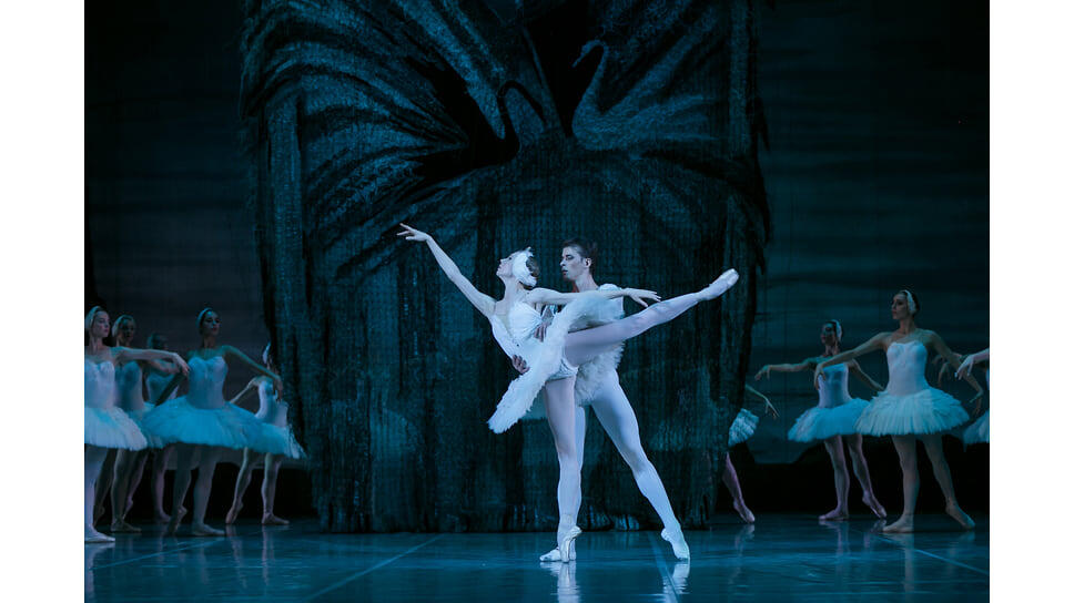 «Лебединое озеро». П. Чайковский. Премьера в Краснодаре состоялась 24 января 1997 года. Хореография Л. Иванова и М. Петипа, новая хореографическая редакция Ю. Григорович.📷Фото: предоставлено ТО «Премьера»