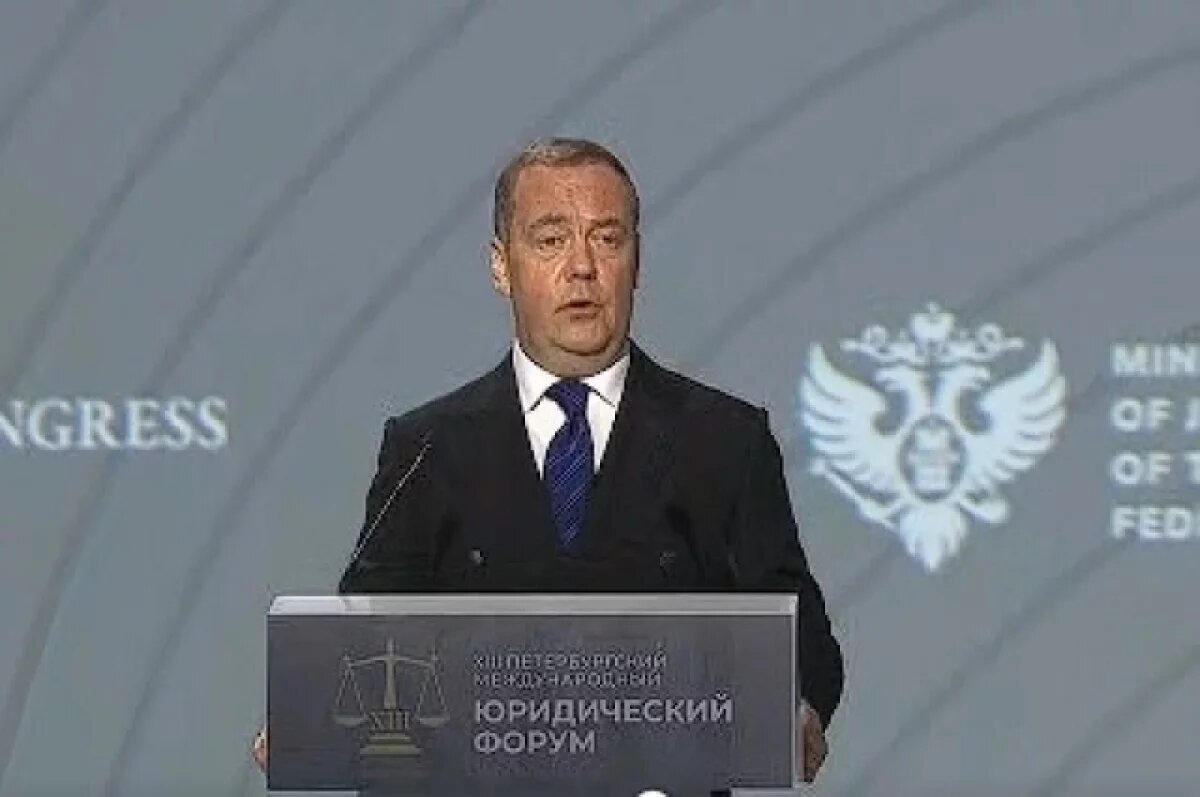    Медведев: размещение штаб-квартиры ООН в Нью-Йорке создало проблемы