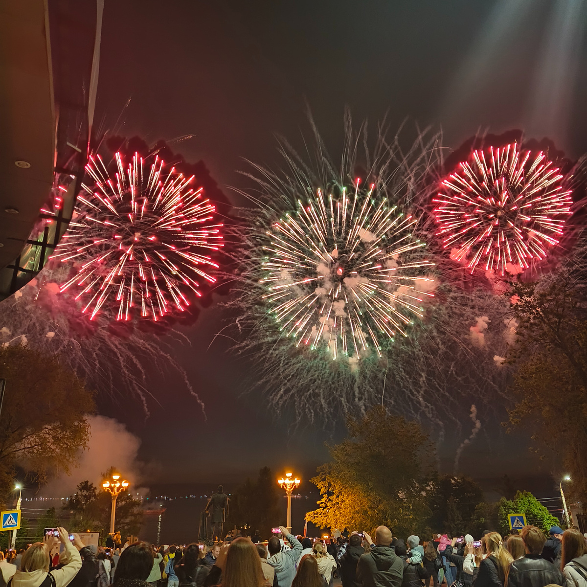 Фото автора. Очень красивый салют в Самаре 