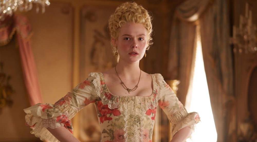     Эль Фаннинг, кадр из сериала «Великая» (2020-2023)