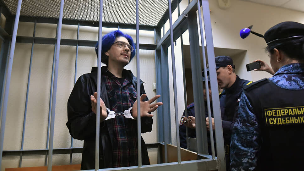 Блогер Алексей Поднебесный в Смольненском районном суде.📷Фото: Евгений Павленко / Коммерсантъ