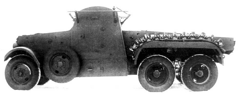 Химический бронеавтомобиль КС-18 собственной персоной. Фотография в свободном доступе.