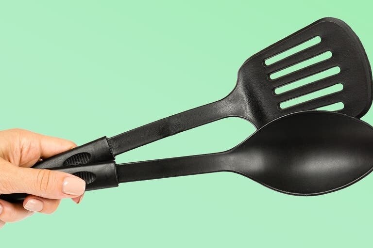     Почему пластик черного цвета — самый опасный? Вас поразят эти факты!