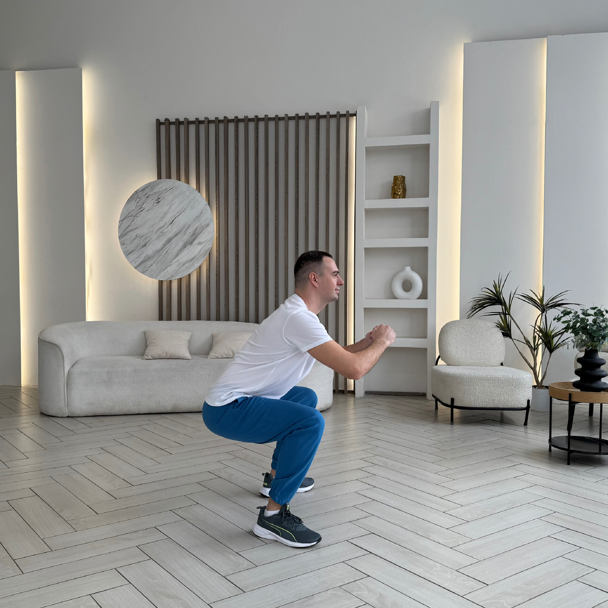 Как правильно приседать. Тренер по фитнесу Александр Колесник