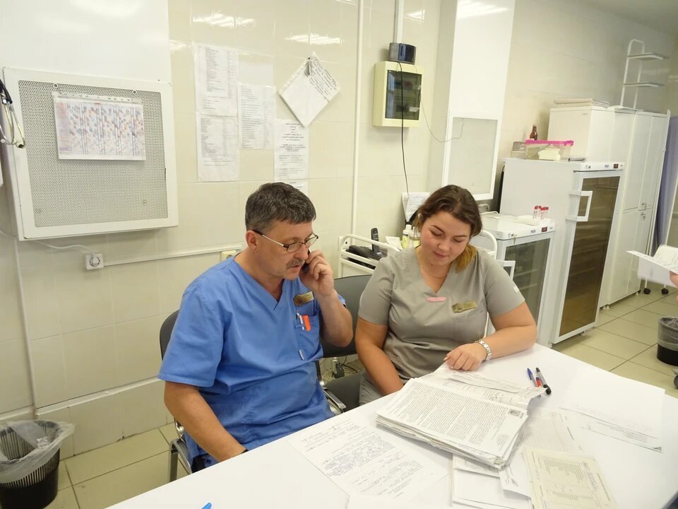 Мы почти сутки провели вместе с врачами. Фото: Вероника РАНГУЛОВА.