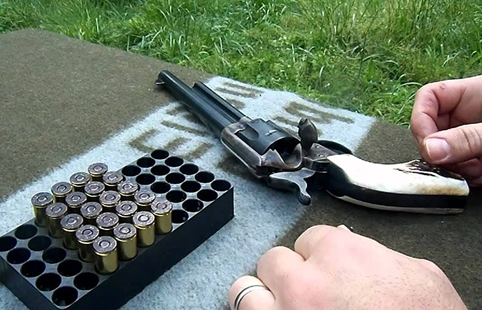 Перезарядка далека от удобной./ Фото: ytimg.com