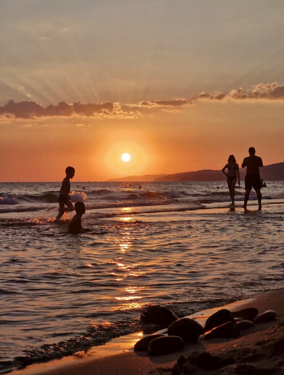 Туапсинский район, источник фото: https://yandex.ru/maps/org/raduzhny_plyazh/159867111886?si=yd7dn0khzfw1q394zwnxe52brm. Автору Александру Леонидовичу, загрузившему свой снимок в Карты, огромный респект 