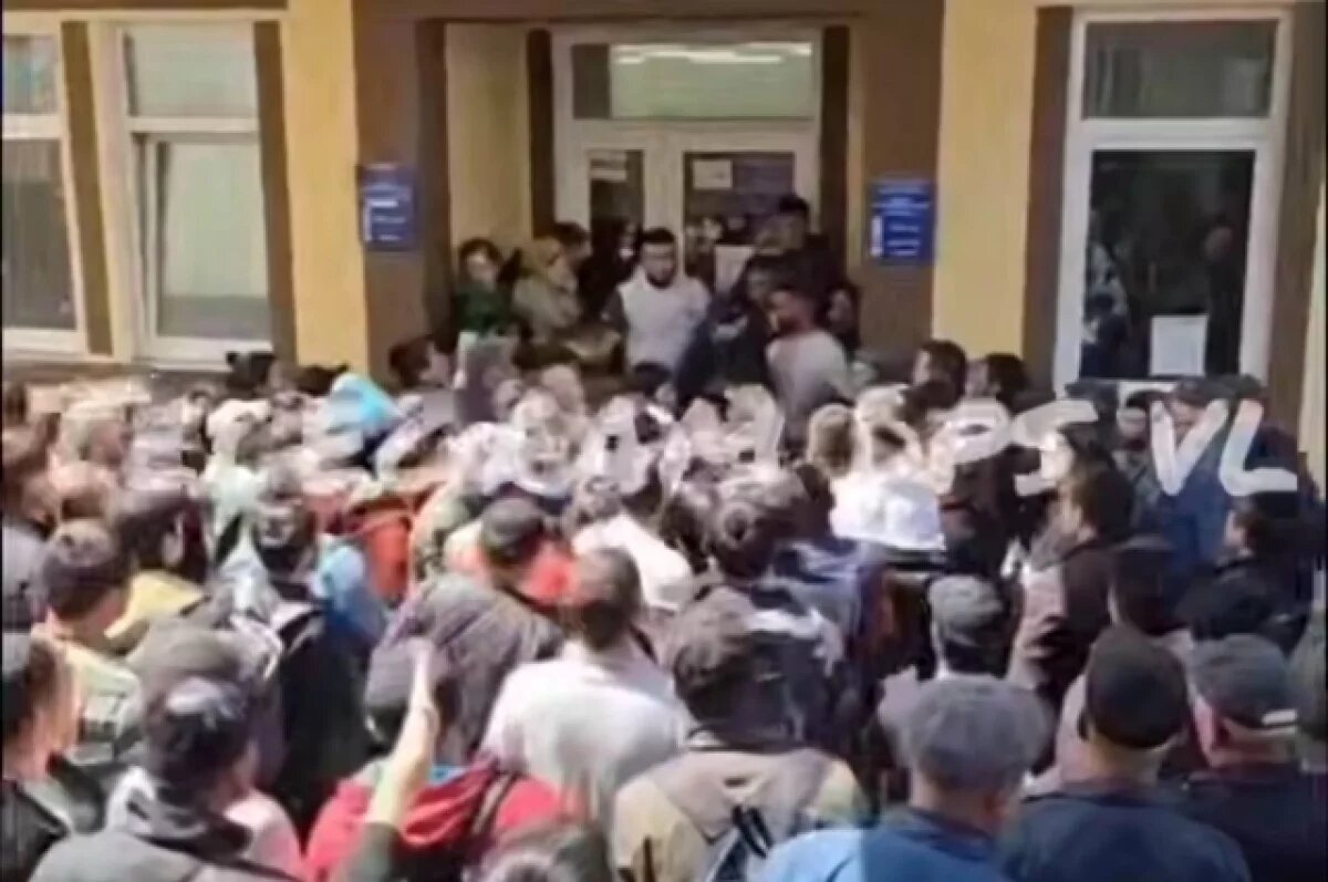    Сейчас руководством Управления по вопросам миграции УМВД России по Приморскому краю данная ситуация взята под контроль