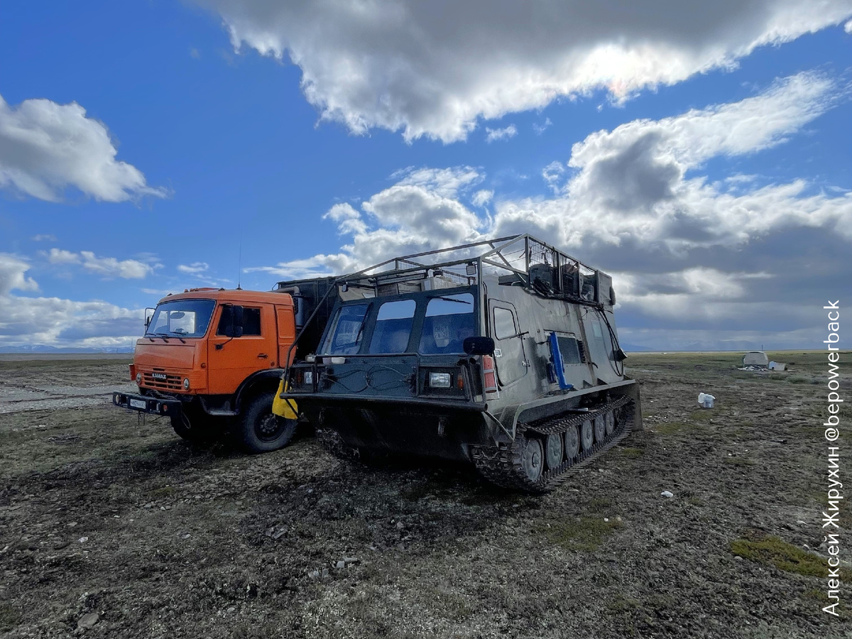"Люди Икс" Севера со своей мощной техникой: кто и как строит дорогу Колыма-Анадырь
