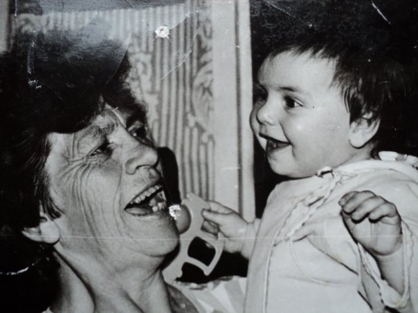 Валентина Феликсовна Пеетс с внучкой, конец 1980-х