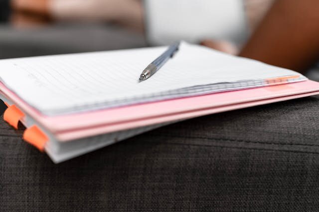 Нотариальное удостоверение сделок с долями в ООО: когда это необходимо? Фото: pexels.com