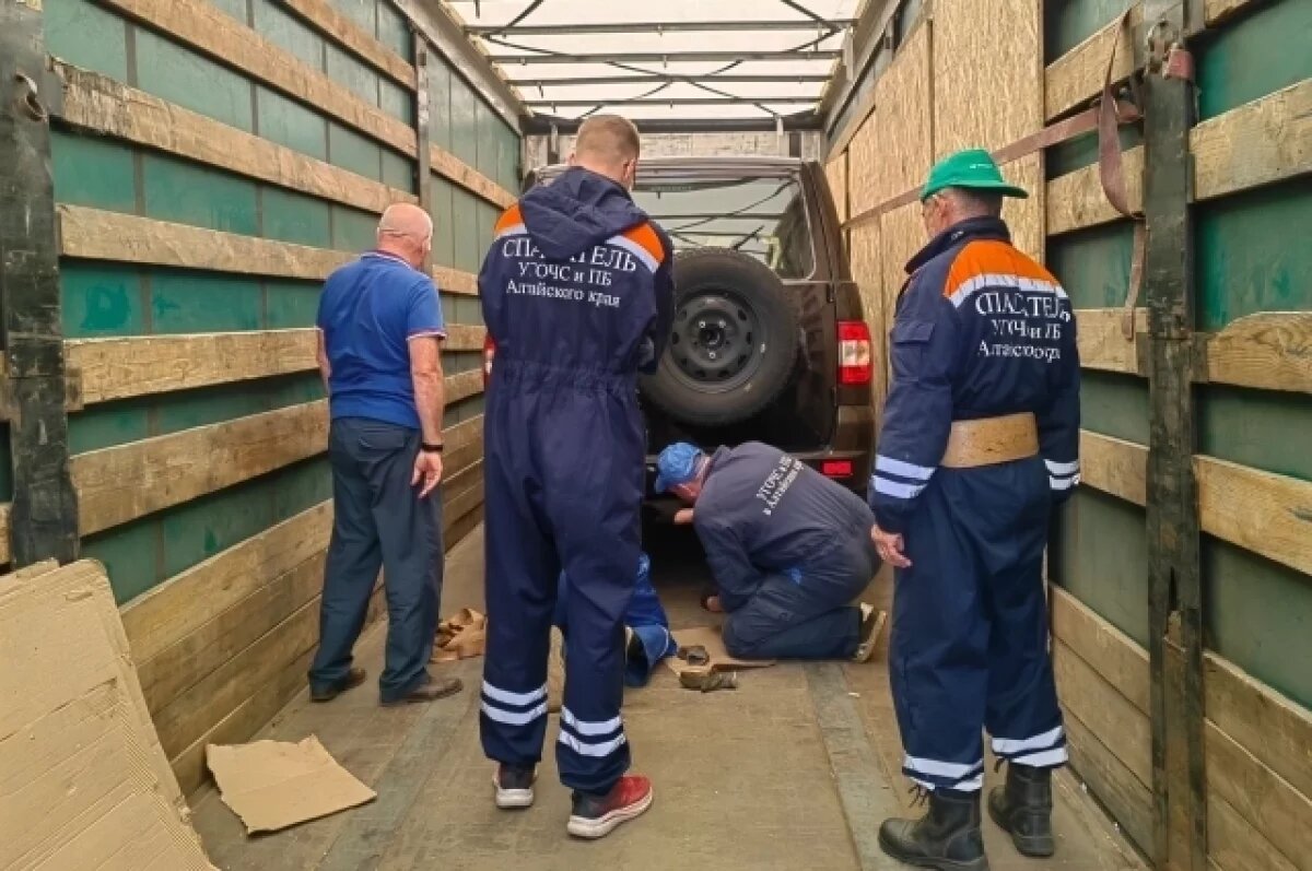    Гуманитарный груз с новыми машинами отправили в зону СВО из Алтайского края
