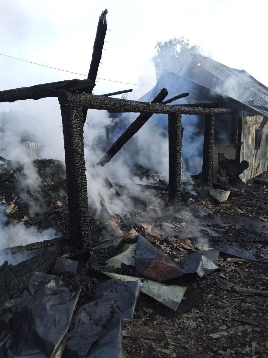    Пожар в селе Фунтики. Источник: t.me/vkurse22