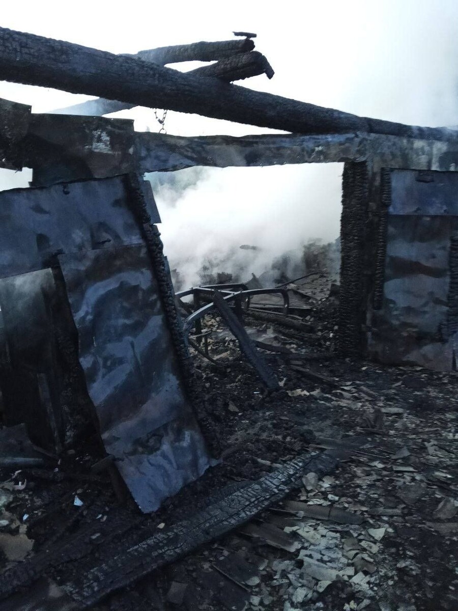    Пожар в селе Фунтики. Источник: t.me/vkurse22