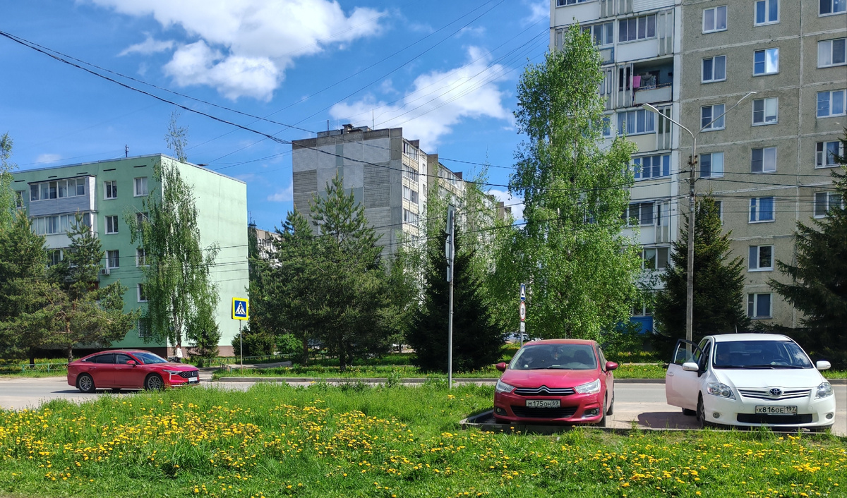 Перед магазином