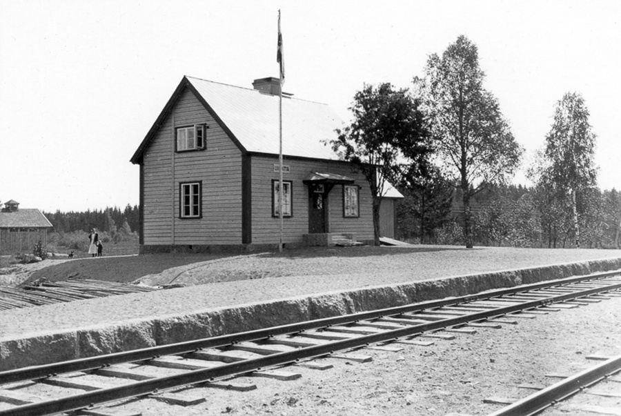 Вокзальное здание станции Лииматта (соврем. Лазаревка). Фото 1925 г. из коллекции Государственного музея железных дорог Финляндии, г. Хювинкяя.