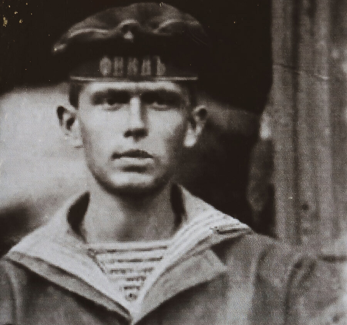 Дмитрий Быстролетов во время службы на флоте