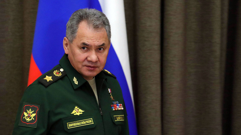     Сергей Шойгу родился в городе Чадан Тувинской АССР (ныне Республика Тыва) в семье редактора районной газеты. В 1977 году онокончил Красноярский политехнический институт (сейчас — Красноярский государственный технический университет) по специальности «инженер-строитель» РИА Новости Михаил Климентьев