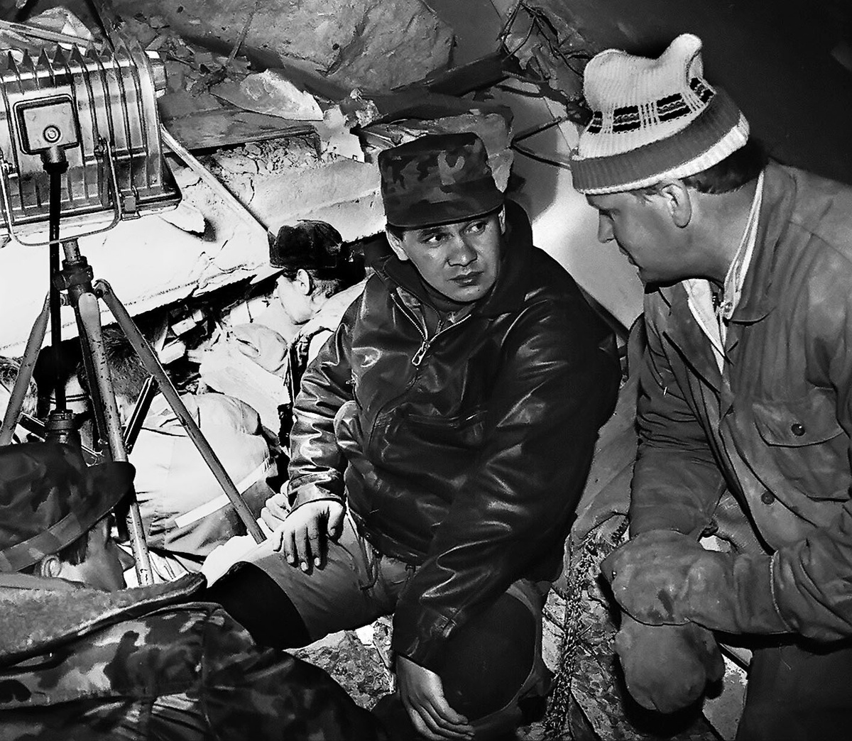    В 1990 году Сергей Шойгу стал заместителем председателя Государственного комитета РСФСР по архитектуре и строительству, а в 1991-м возглавил Российский корпус спасателей, который впоследствии преобразовали в Государственный комитет РСФСР по чрезвычайным ситуациям / РИА Новости / Виталий Аньков