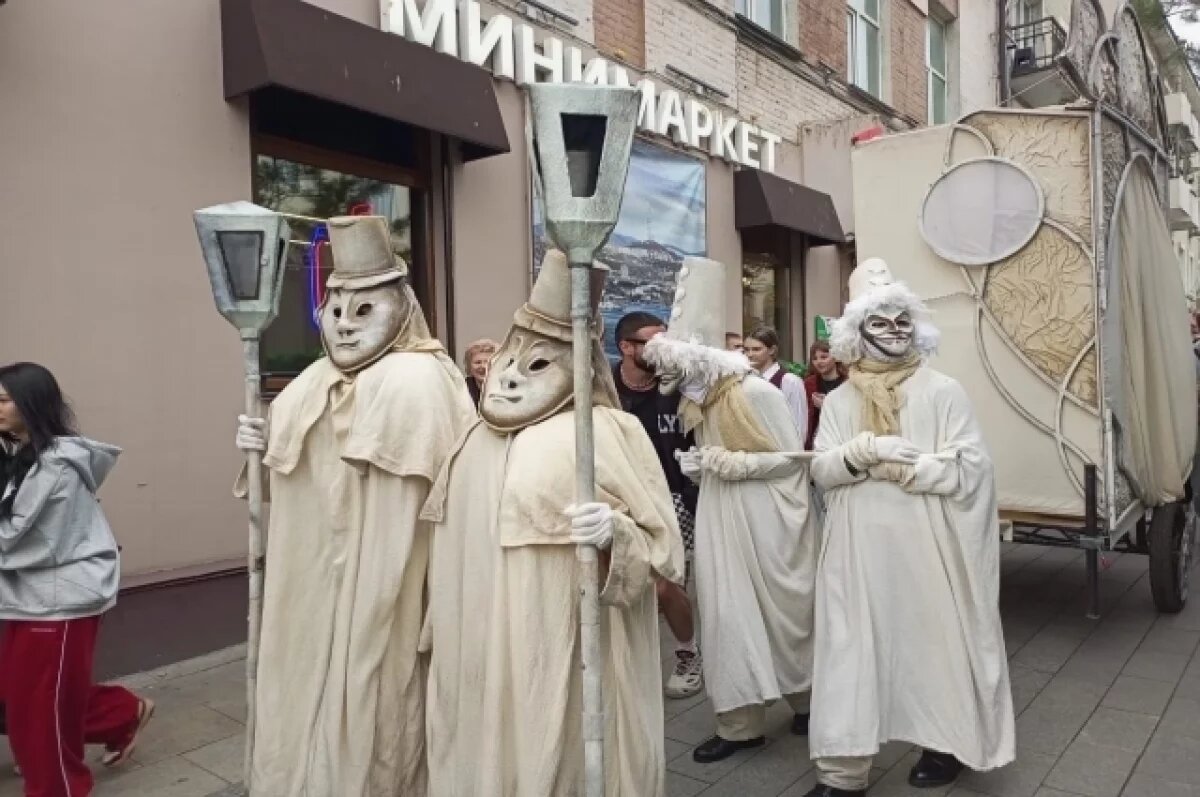    Популярный театральный фестиваль во Владивостоке начался с ажиотажа