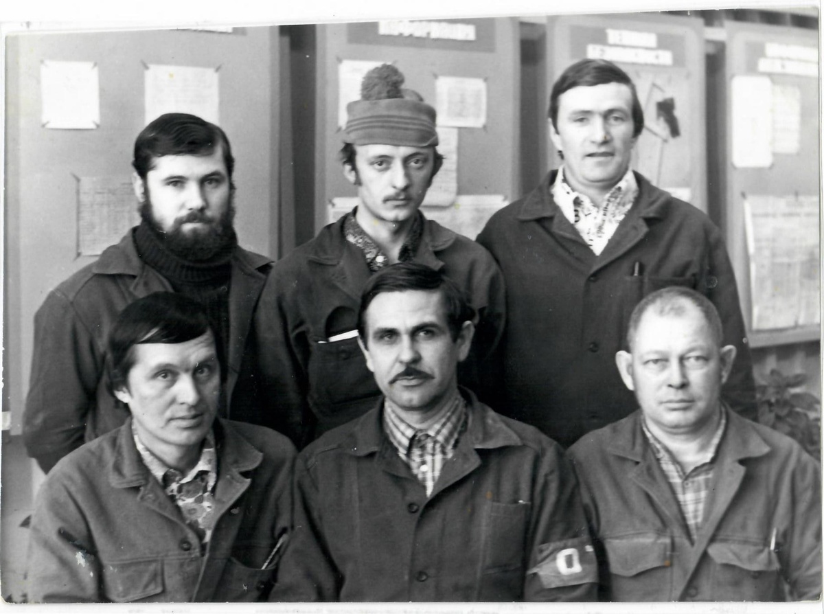 Коллектив цеха ремонта подъемно-транспортного оборудования прессово-рамного завода.