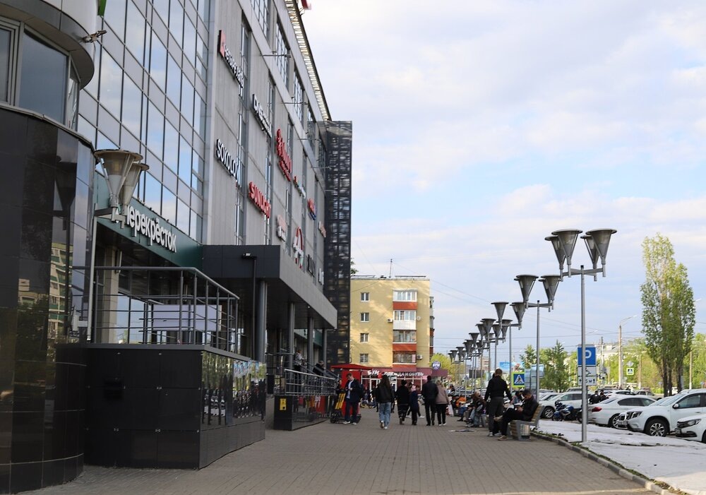 У ТЦ "Муравей".