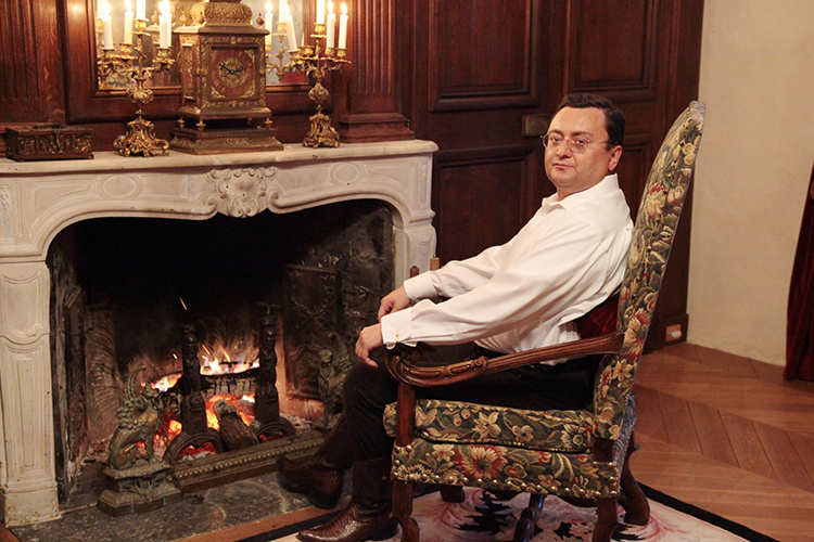    Алексей Семин принял решение сдаться без боя и заключить мировое соглашение с прокуратурой РТ, передав, так сказать, добровольно и безвозмездно исполкому Казани часть своих владений.   
Фото: © Archives Russian / Russian Look / www.globallookpress.com