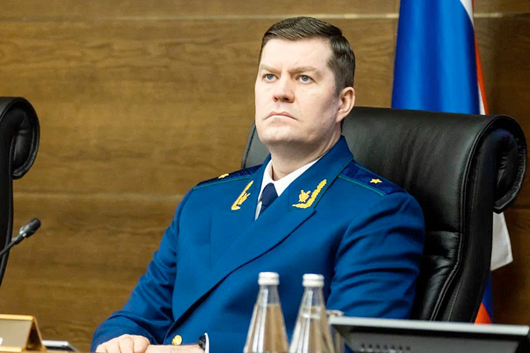    Содержательная часть условий мирового соглашения уместилась на трех страницах. На последней из них оставили свои подписи все из задействованных в споре сторон, в том числе (что важно) и лично прокурор РТ Альберт Суяргулов.   
Фото: пресс-служба МВД по РТ