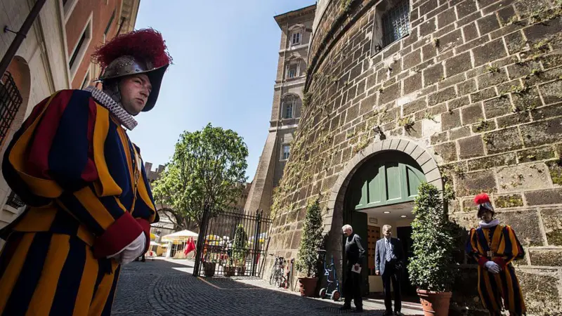 Институт по делам религии (IOR) выполняет функции, аналогичные функциям банка, поэтому его обычно называют «Банком Ватикана».