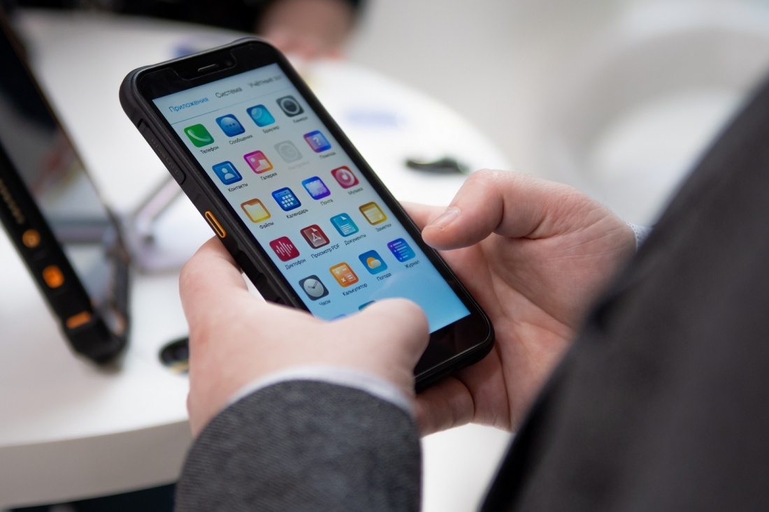 Смартфон продаётся с самой свежей версией ОС Аврора и магазином приложений RuStore