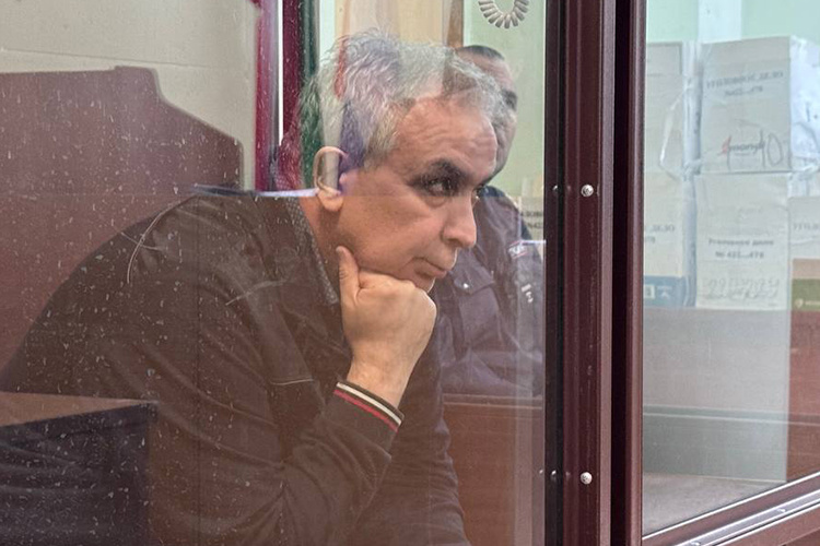    Хайрутдинову предъявляют два эпизода — по ст. 159 ч. 4 УК РФ (мошенничество в особо крупном размере) и по ч. 3 ст. 286 УК РФ (превышение должностных полномочий).   
Фото: «БИЗНЕС Online»