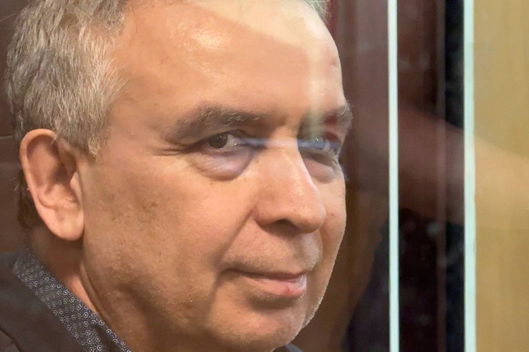    В мае 2024-го Хайрутдинов и его защита просили суд смягчить меру пресечения до домашнего ареста. Экс-директор института утверждал, что на иждивении у него находятся двое несовершеннолетних детей, а гражданская жена серьезно болеет.   
Фото: «БИЗНЕС Online»