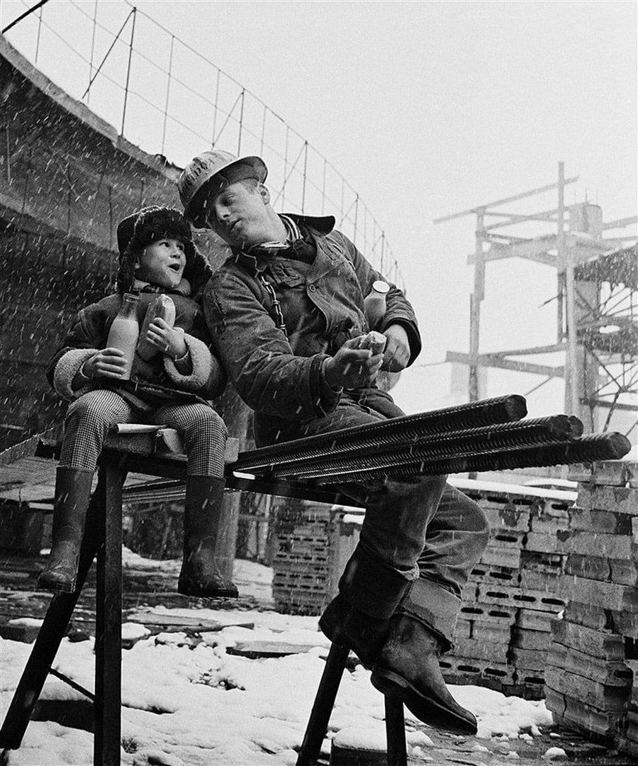 Короткий перекус и школьные новости. Москва, СССР, 1965 год.
