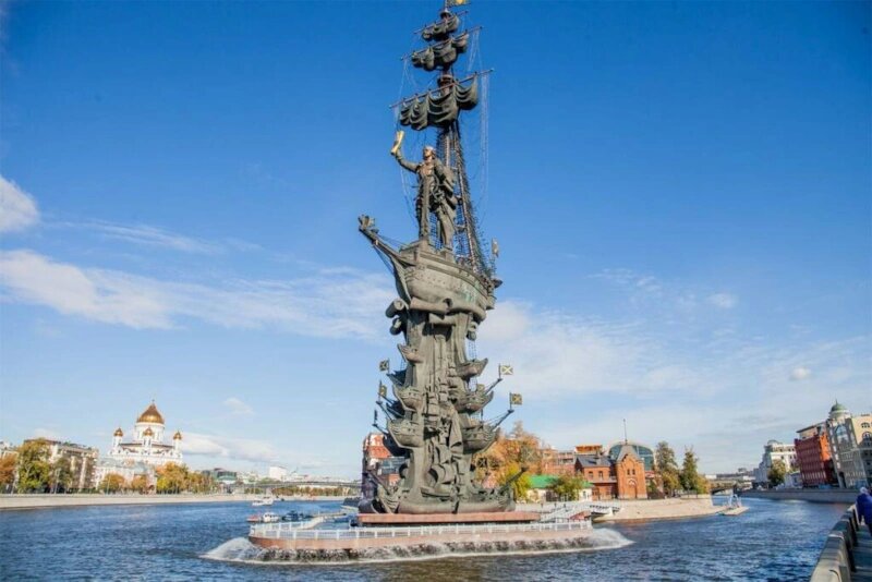 Памятник Петру I Зураба Церетели 