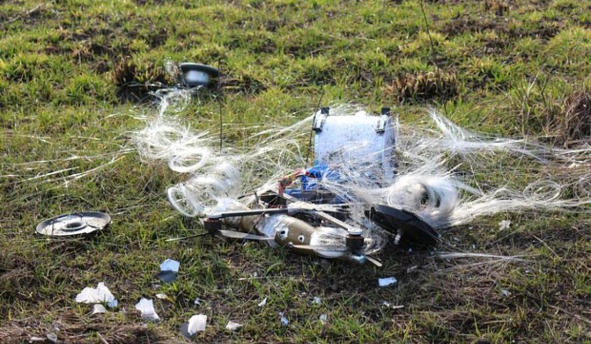     Сбитый БПЛА. Источник: lenta.ru Автор фото: Konopatov Yuri