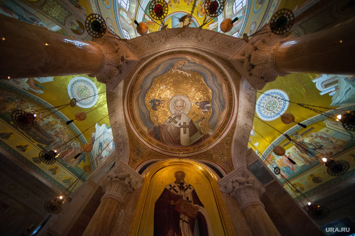 Образ Николая Чудотворца в соборе Александра Невского. Фото: Анна Майорова © URA.RU