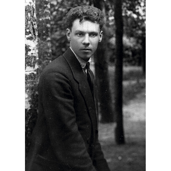 ЗЕНКЕ́ВИЧ Михаил Александрович [9.(21)5.1886, село Николаевский Городок Саратовской губ. - 14.9.1973, М.] - поэт, прозаик, переводчик.