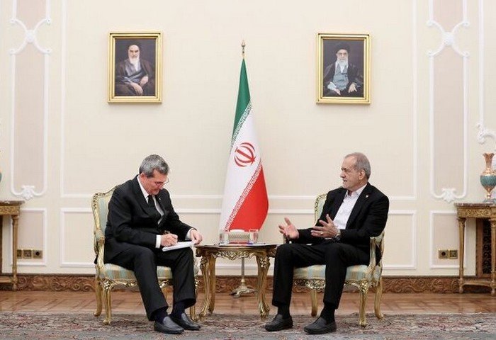 Встреча министра иностранных дел Туркменистана Рашида Мередова с президентом Ирана Масудом Пезешкианом, 20 мая 2025 года, Тегеран, Иран (Фото: МИД Туркменистана)