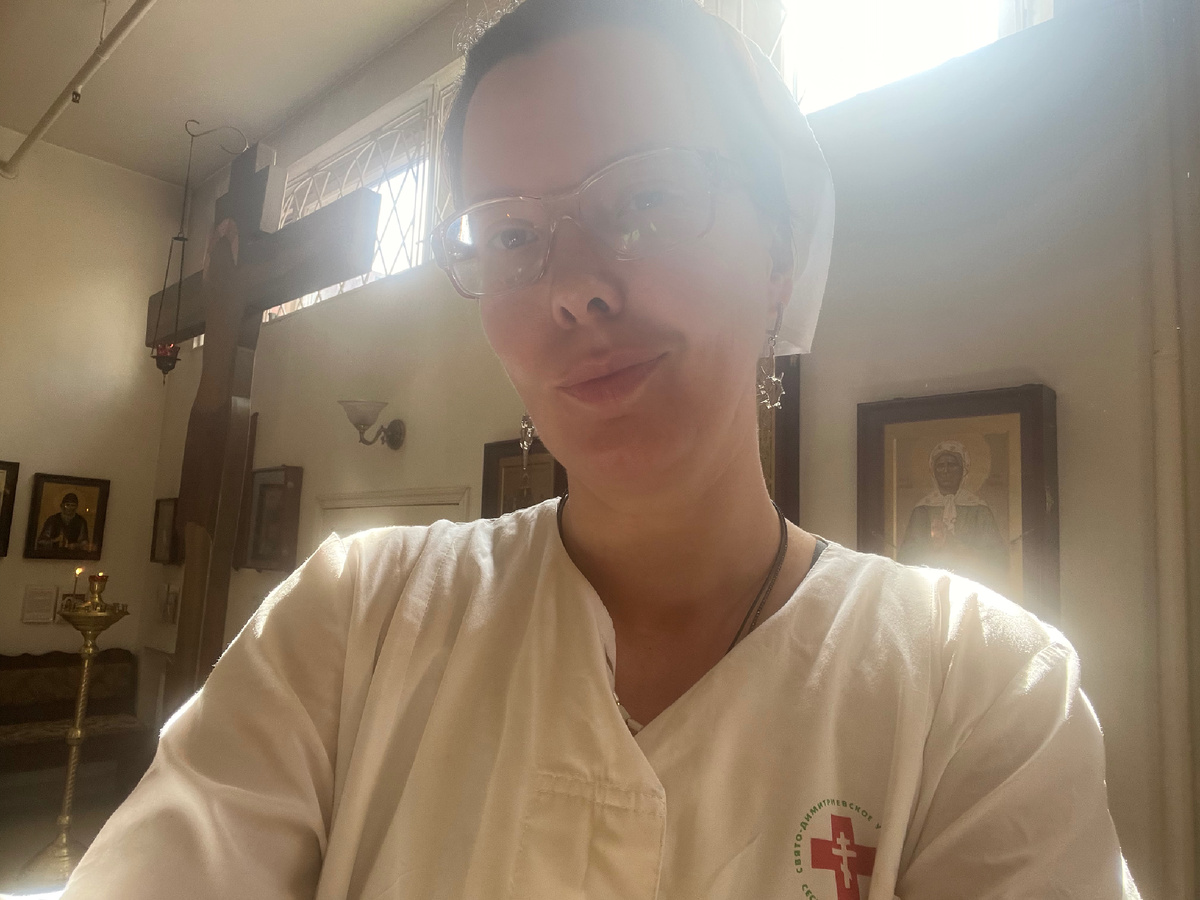 Я опять на смене. В нашем Храме очень тихо и светло 