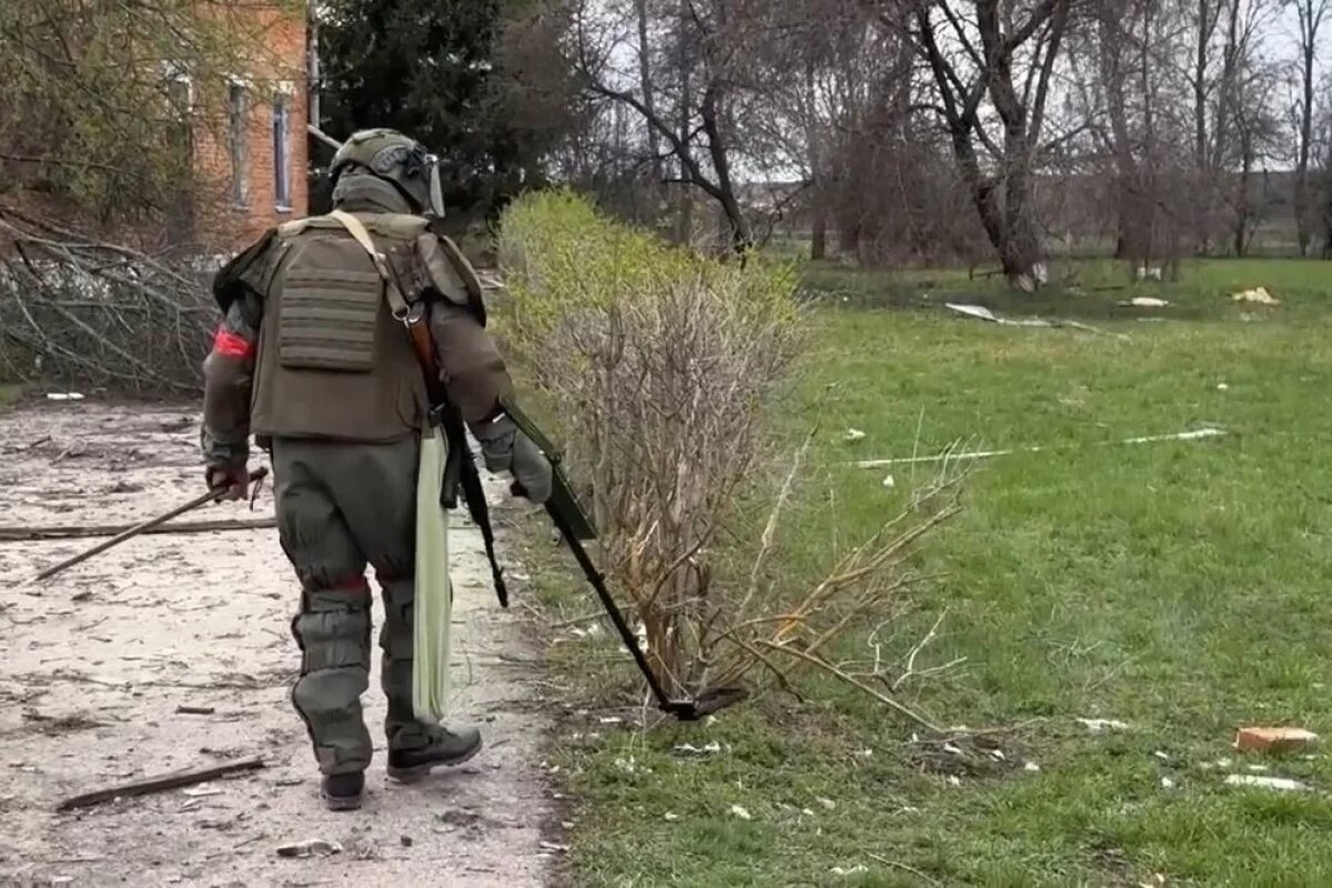    Путин поручил увеличить группировку разминирования в Курской области