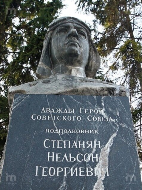 В Шуши уничтожен бюст дважды героя СССР Нельсона Степаняна