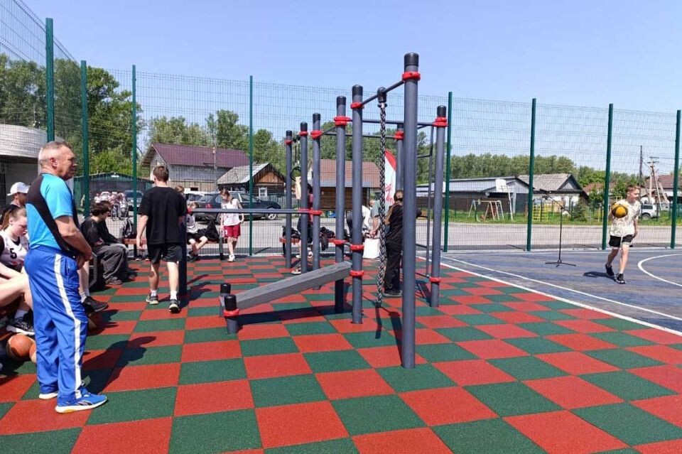    Открытие новой спортивной площадки в Майме. Источник: altai-republic.ru
