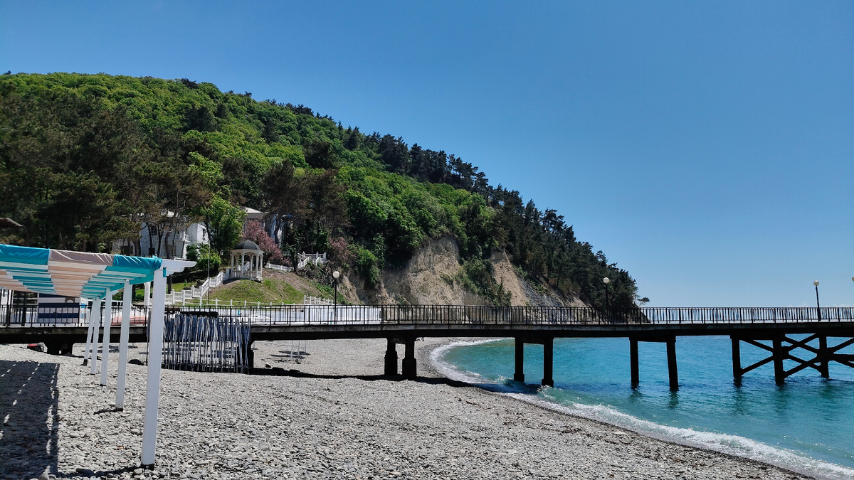 Здесь галька, как и на большинстве пляжей Геленджикского района ☺️