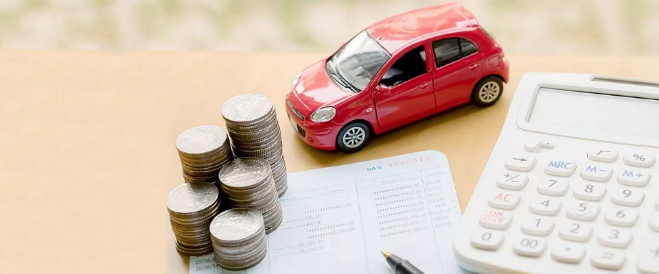 В 2025 году на фоне высоких процентных ставок по автокредитам (до 27% без господдержки) дилеры начали активно предлагать альтернативу — беспроцентную рассрочку без первого взноса. На первый взгляд, это кажется спасением: никаких переплат, долгий срок выплат и минимум формальностей. Но так ли всё радужно? Давайте разберёмся, откуда взялась рассрочка, как она работает и в каких случаях действительно выгодна.