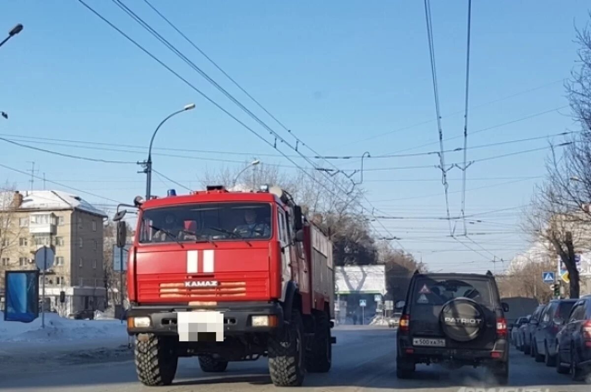   Сотрудники МЧС вызволили женщину из горящего дома в Новосибирске