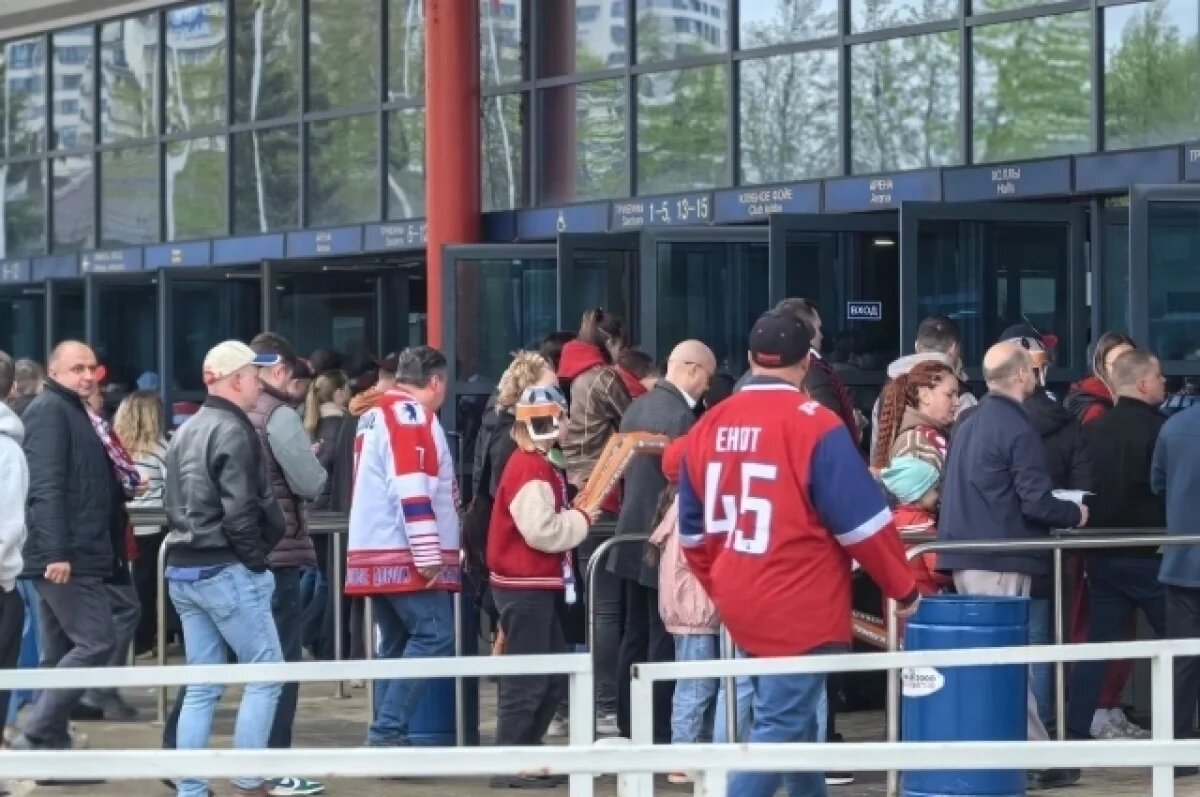    В Ярославле проблема с перекупщиками билетов на игры «Локомотива»