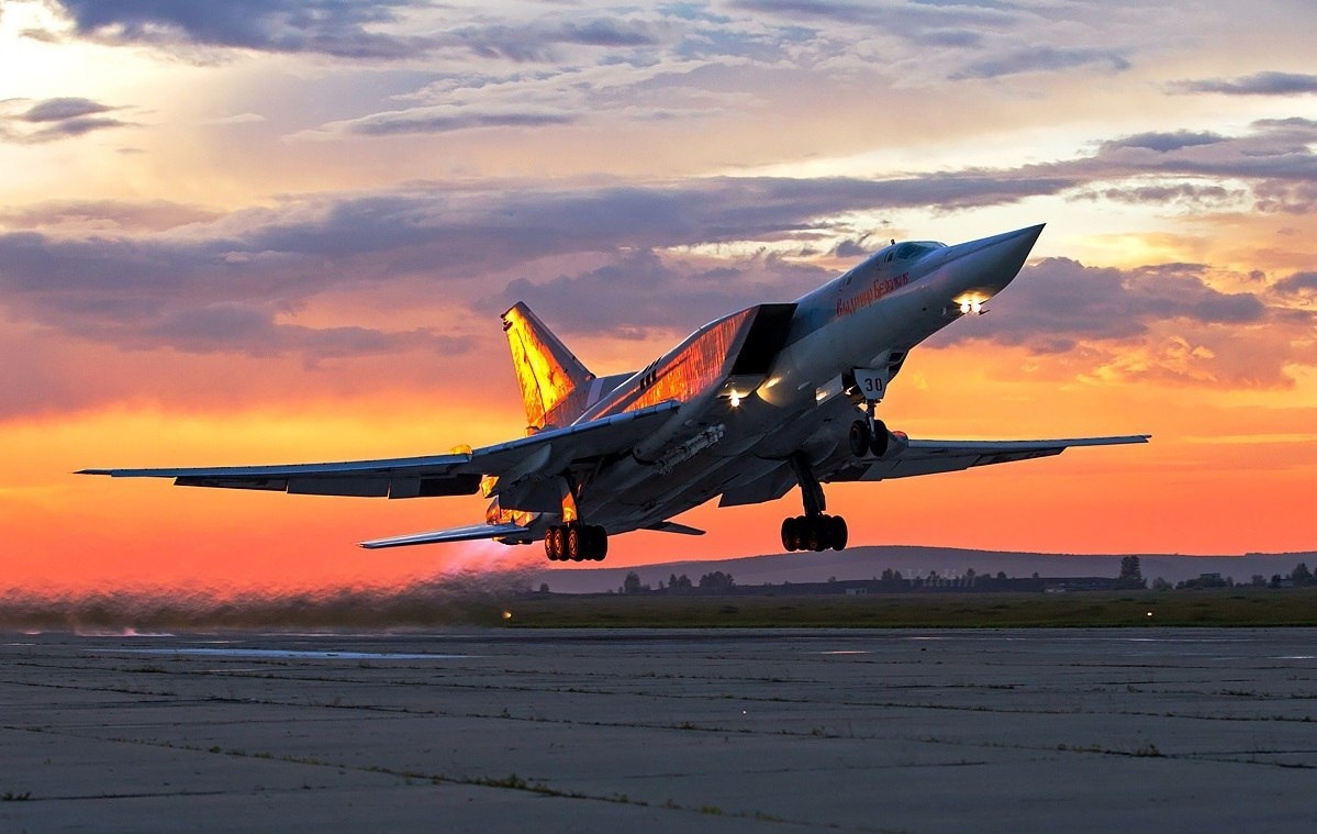 Дальний сверхзвуковой ракетоносец-бомбардировщик Ту-22М3